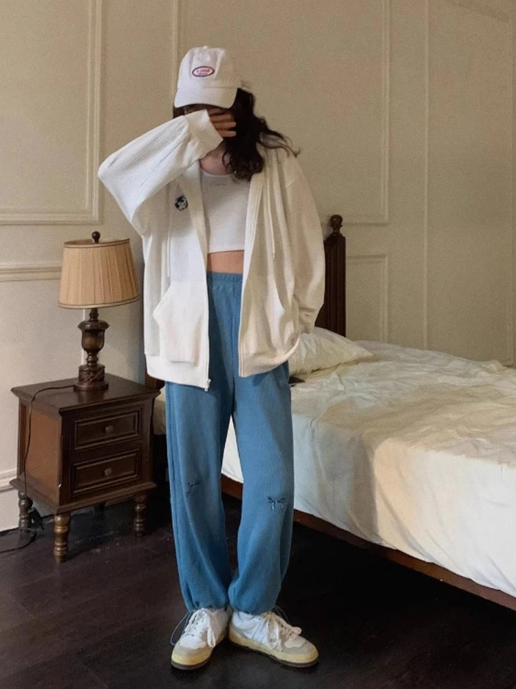 Entspannte Damen Hose mit Schleifenstickerei: Dein neuer Lieblings-Wide Leg Style für sonnige Tage und entspannte Momente